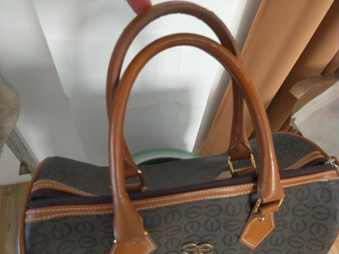 Esquire doctors bag, Women's Fashion, Bags & Wallets, Clutches on Carousell