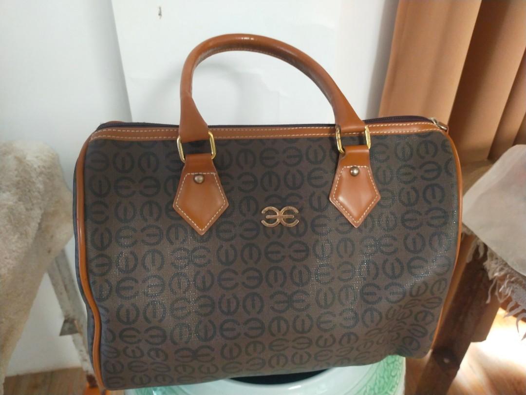 Esquire doctors bag, Women's Fashion, Bags & Wallets, Clutches on Carousell