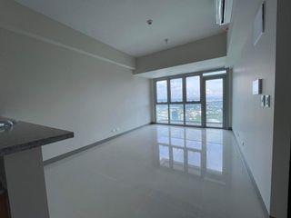 For Rent 1 bedroom unit in Uptown Parksuites Tower 2 near Uptown Mall BGC Taguig City