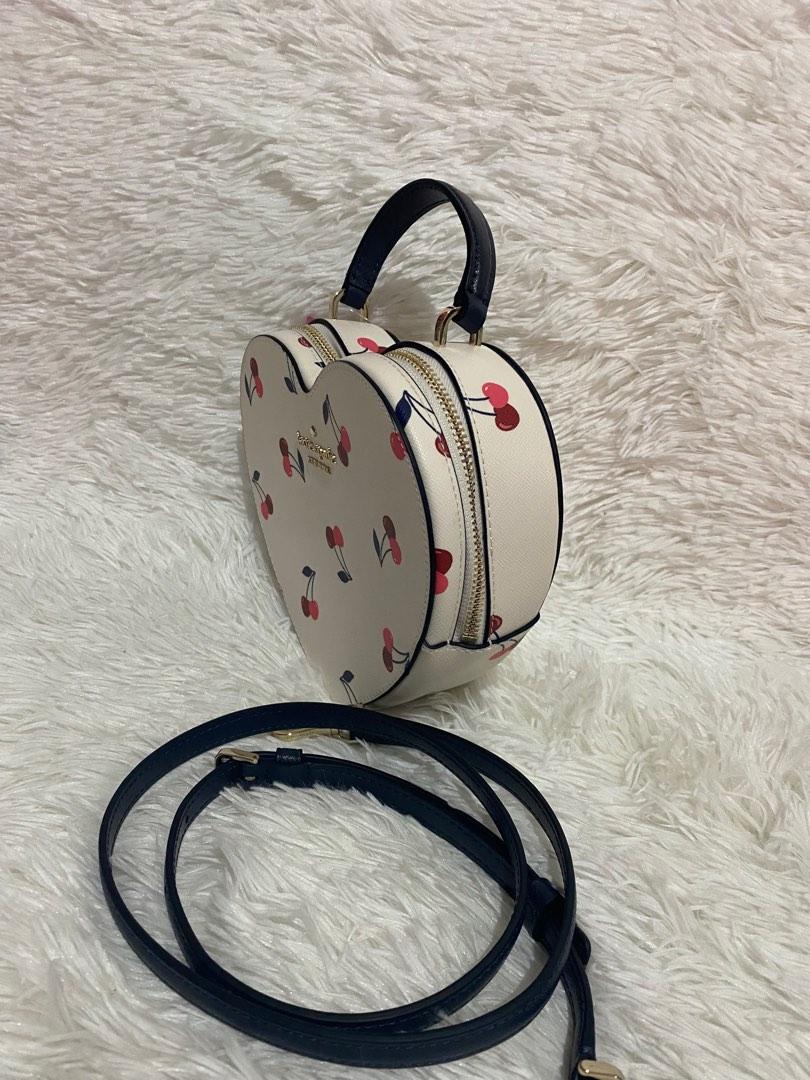 Kate spade heart (Category: Luxury Bags & Wallets) located in Pasig City. Submitted by jackie_ginger (Listing ID 1187813128, Image 2). Description: Onhand with tag and care card 💯orig from US.