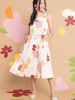 L'zzie Sario Mix Blossom Pleated Dress
