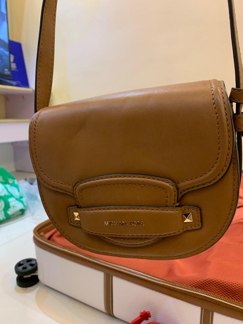 Michael kors 2025 cary saddle crossbody