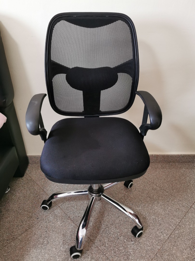 The moving top chair