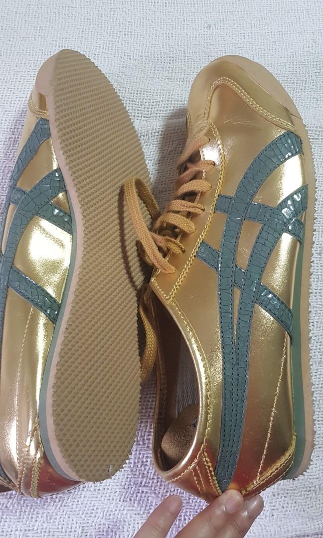 Onitsuka Tiger shoes (Category: Casual shoes) located in Singapore. Submitted by everythingmustgo355 (Listing ID 1187668166, Image 2). Description: New shoes never been, forgotten it was in storage. Inner sole have some marks, see pic 3, not for fussies..