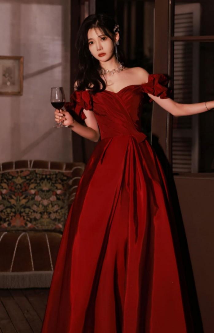 Puffy red prom top dresses