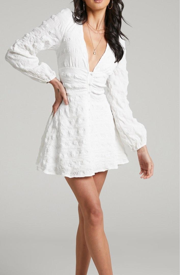 Showpo long sleeve open back mini dress , Women's Fashion, Dresses & Sets,  Dresses on Carousell