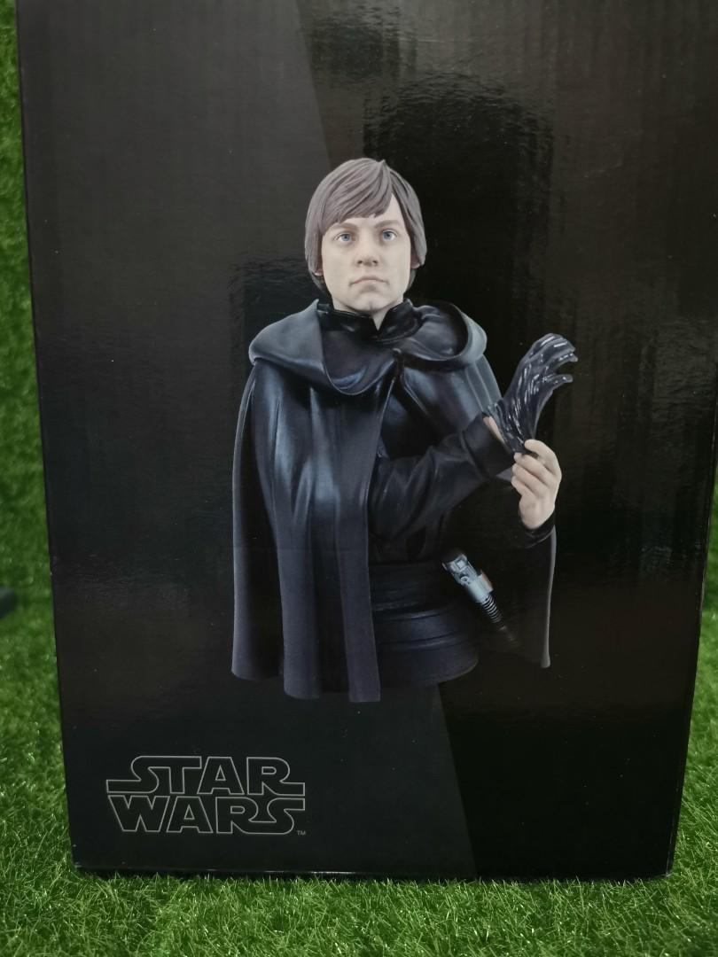 Star wars luke skywalker head bust (Category: Figurines & Statues) located in Makati City. Submitted by rei.bamboo23 (Listing ID 1187669957, Image 2). Description: Resin AUTHENTIC JAPAN RELEASE Mint in box condition.