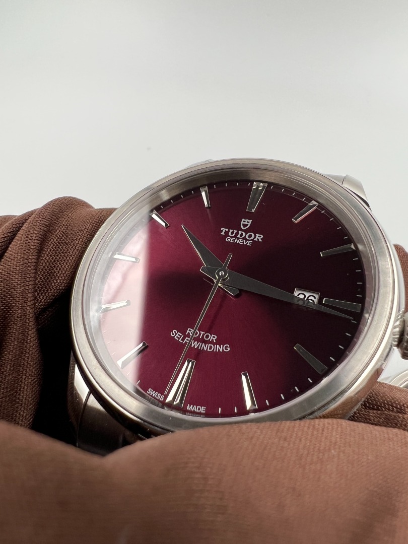 Tudor best sale style burgundy