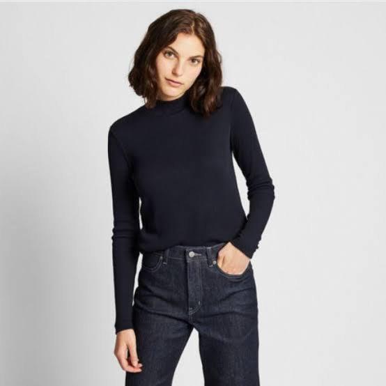 Uniqlo Black Ribbed High Neck Top (Category: Longsleeves) located in Paranaque City. Submitted by destashdeclash (Listing ID 1187779085, Image 2). Description: Fits xs!.