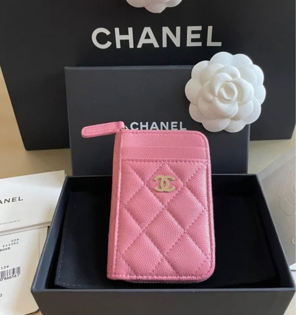 this is the chanel zipped coin purse, managed to snag the last piece i