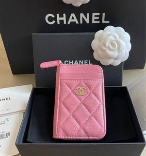 19S Chanel medium zippy wallet in irridescent blue caviar, Luxury, Bags &  Wallets on Carousell