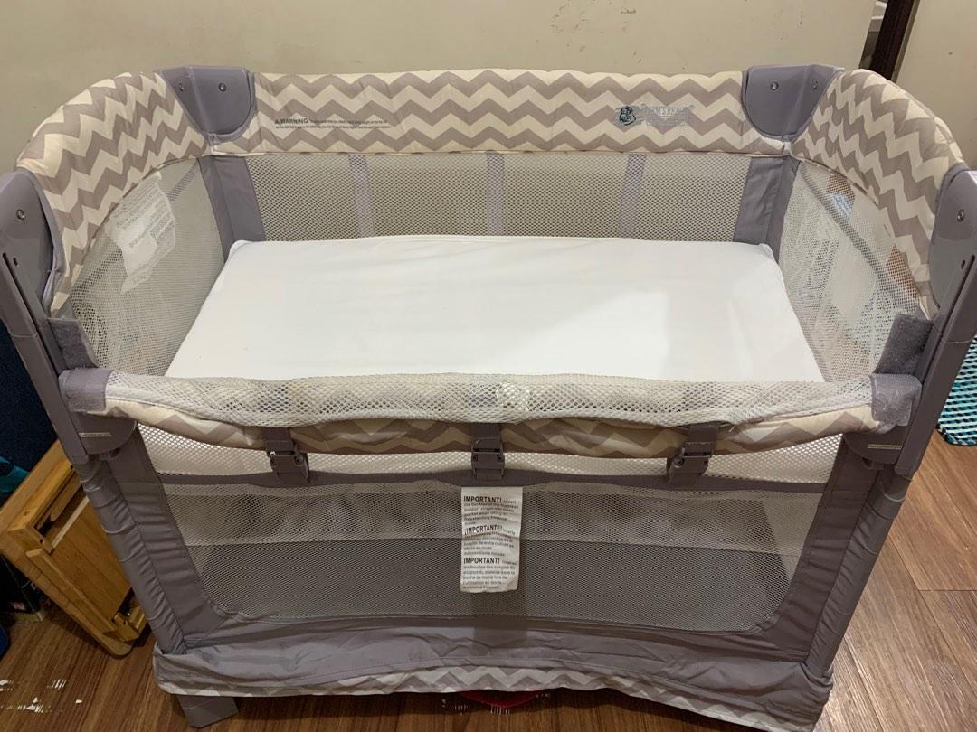 Arms Reach Mini Ezee 2in1 Crib, Babies & Kids, Baby Nursery & Kids