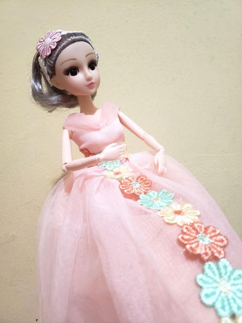 Barbie gaun cantik Toys Collectibles Mainan di Carousell