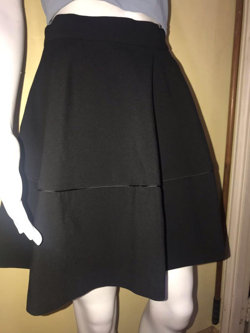 Black High Waist Volume Skirt (Category: Skirts) located in San Juan City. Submitted by polkadotcom (Listing ID 1181137073, Image 3). Description: BRAND NEW WITH TAG Size 6 H&M Fits small to medium frame Thick cloth Nonwrinkle Nonstretch.