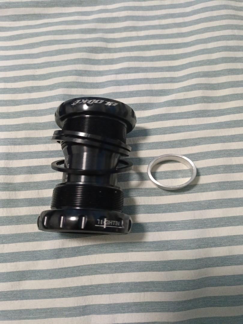 Bottom bracket (Category: Parts & Accessories) located in Singapore. Submitted by Ybord (Listing ID 1182604362, Image 2). Description: Blooke bottom bracket.