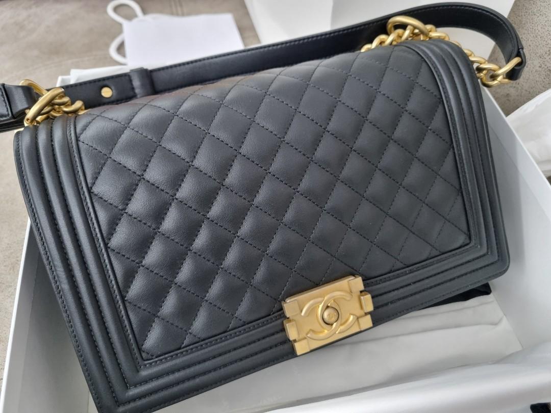 Chanel boy medium plus