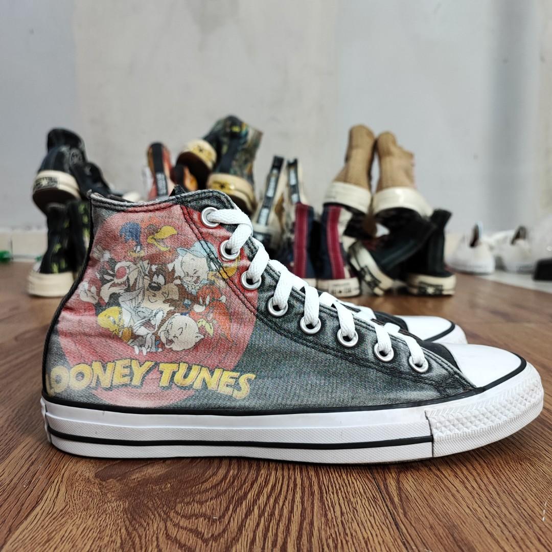 Looney tunes discount converse mens