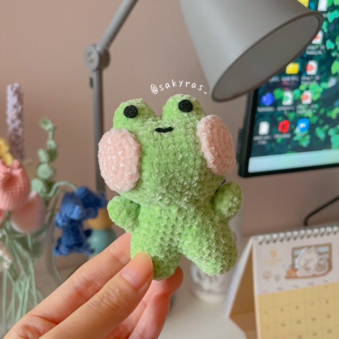 Crochet Frog Plushie, Hobbies & Toys, Stationery & Craft, Handmade 