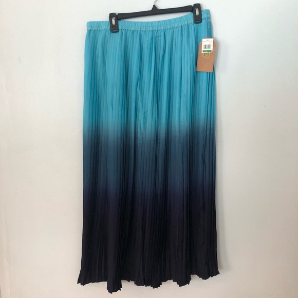 FLINT & MOSS OMBRE SKIRT, Women's Fashion, Bottoms, Skirts on Carousell