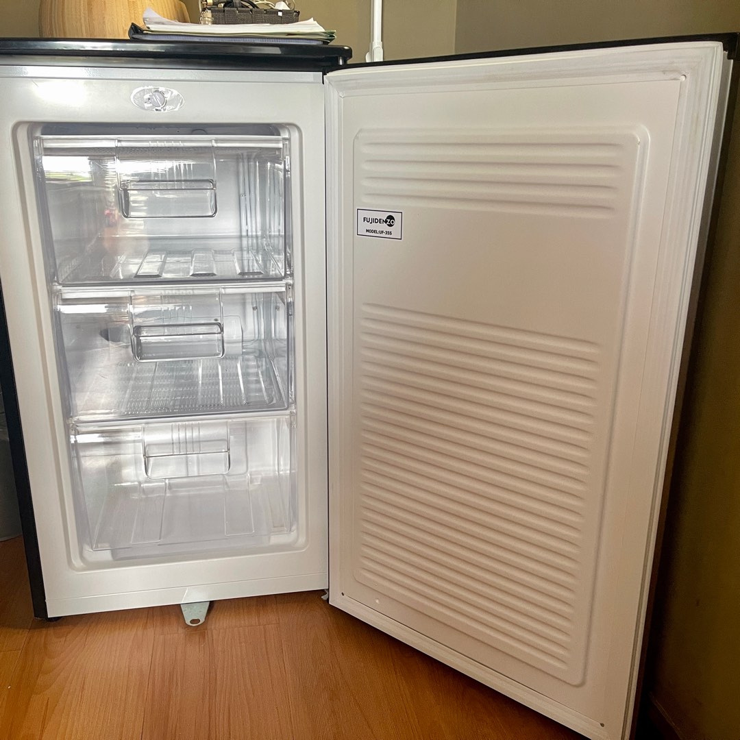 Fujidenzo 3.5 cu ft Upright Freezer, TV & Home Appliances, Kitchen