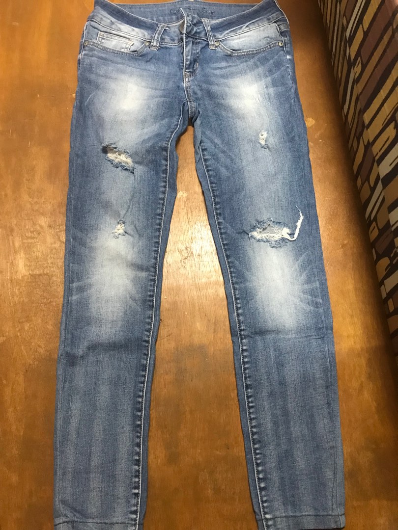 GUESS RIPPED JEANS, Women's Fashion, Bottoms, Jeans on Carousell