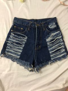 (Category: ) located in . Submitted by decluttering.v (Listing ID 1182641753, Image 1). Description: .