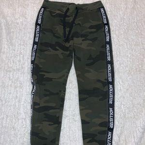 Hollister Camo Taped Jogger XS Men s Fashion Bottoms Joggers on Carousell