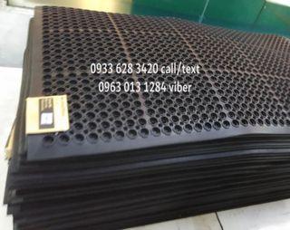 Interlocking rubber mat 3x3ft and 3x5ft.