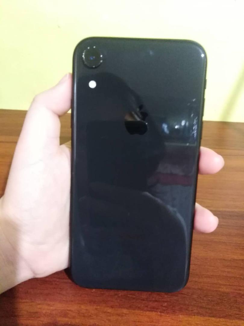 IPHONE XR 128GB FU Lady-owned (Category: iPhone X Series) located in Quezon City. Submitted by totally_trendy (Listing ID 1182514817, Image 2). Description: iPhone XR 128 GB FU NEGO Original, bought in 2020 from Power Mac SM North Color black 87% batt health Lady-owned Factory unlocked Inclusions: unit, box, 7 phone cases Issues: does not connect to some devices via Bluetooth.