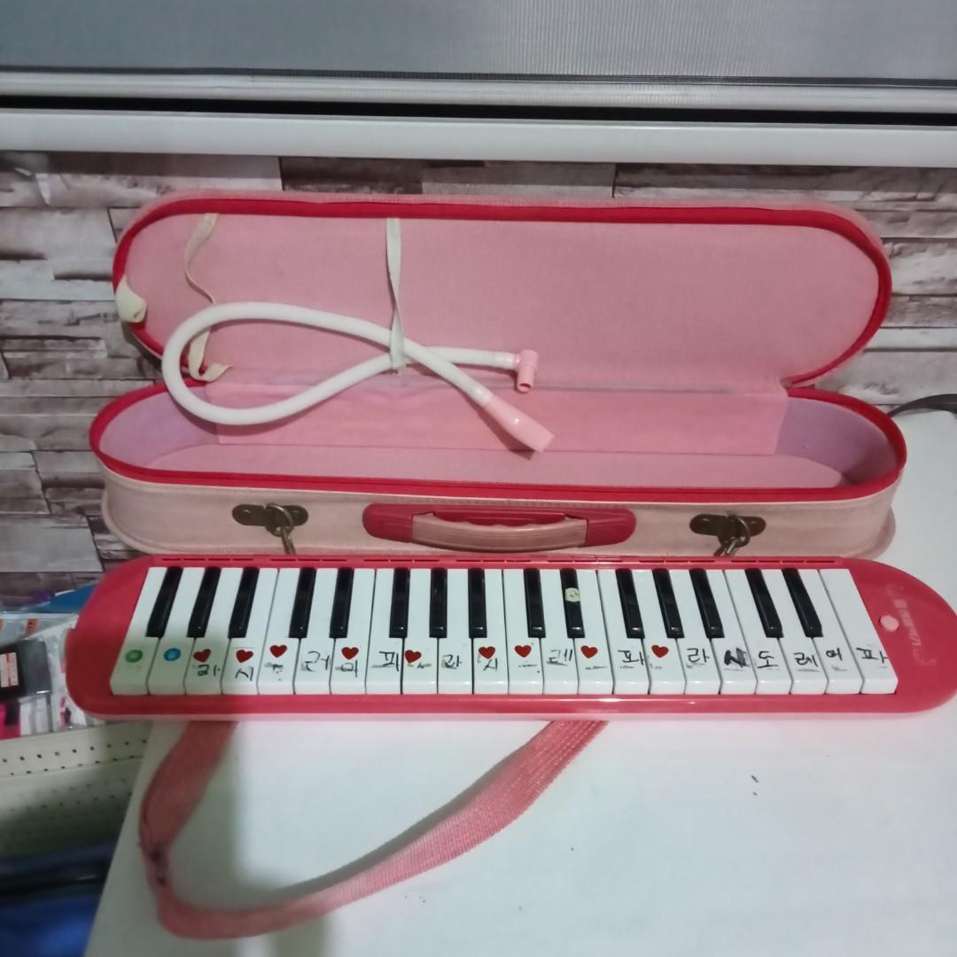 JAPAN PRINCESS MELODICA (Category: Musical Instruments) located in Malolos. Submitted by laxada_japan.surplus (Listing ID 1182605930, Image 1). Description: ✅Japan Surplus ✅ Pink color ✅ Working ✅ Case needs cleaning.
