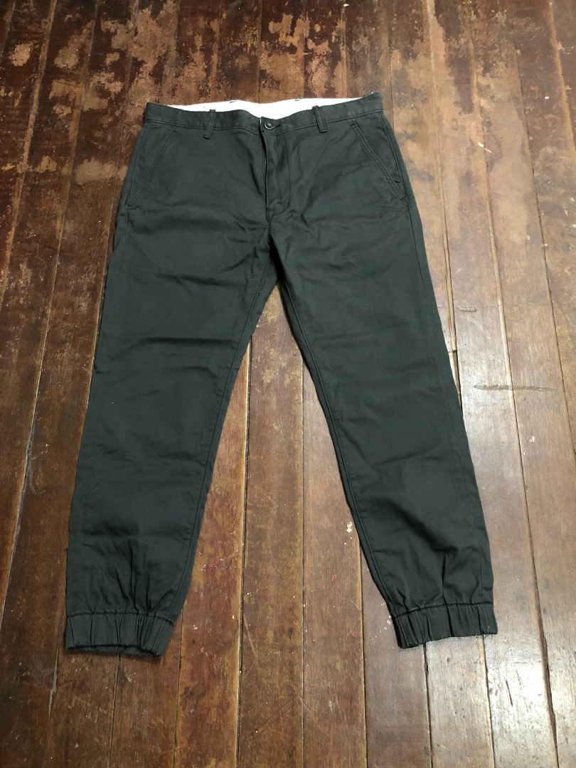 Levis Jogger 35, Men's Fashion, Bottoms, Joggers on Carousell