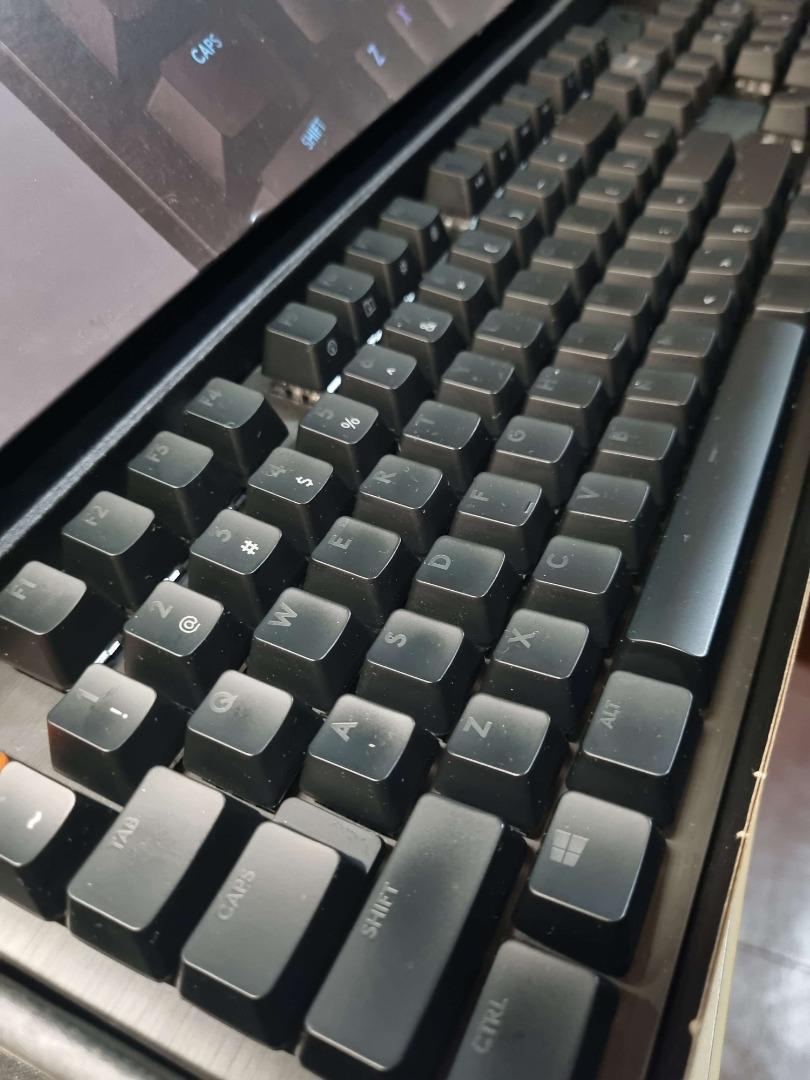 LOGITECH G512 (with 2 FREE sets of pudding keycaps), Computers & Tech