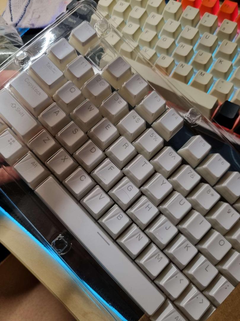 LOGITECH G512 (with 2 FREE sets of pudding keycaps), Computers & Tech