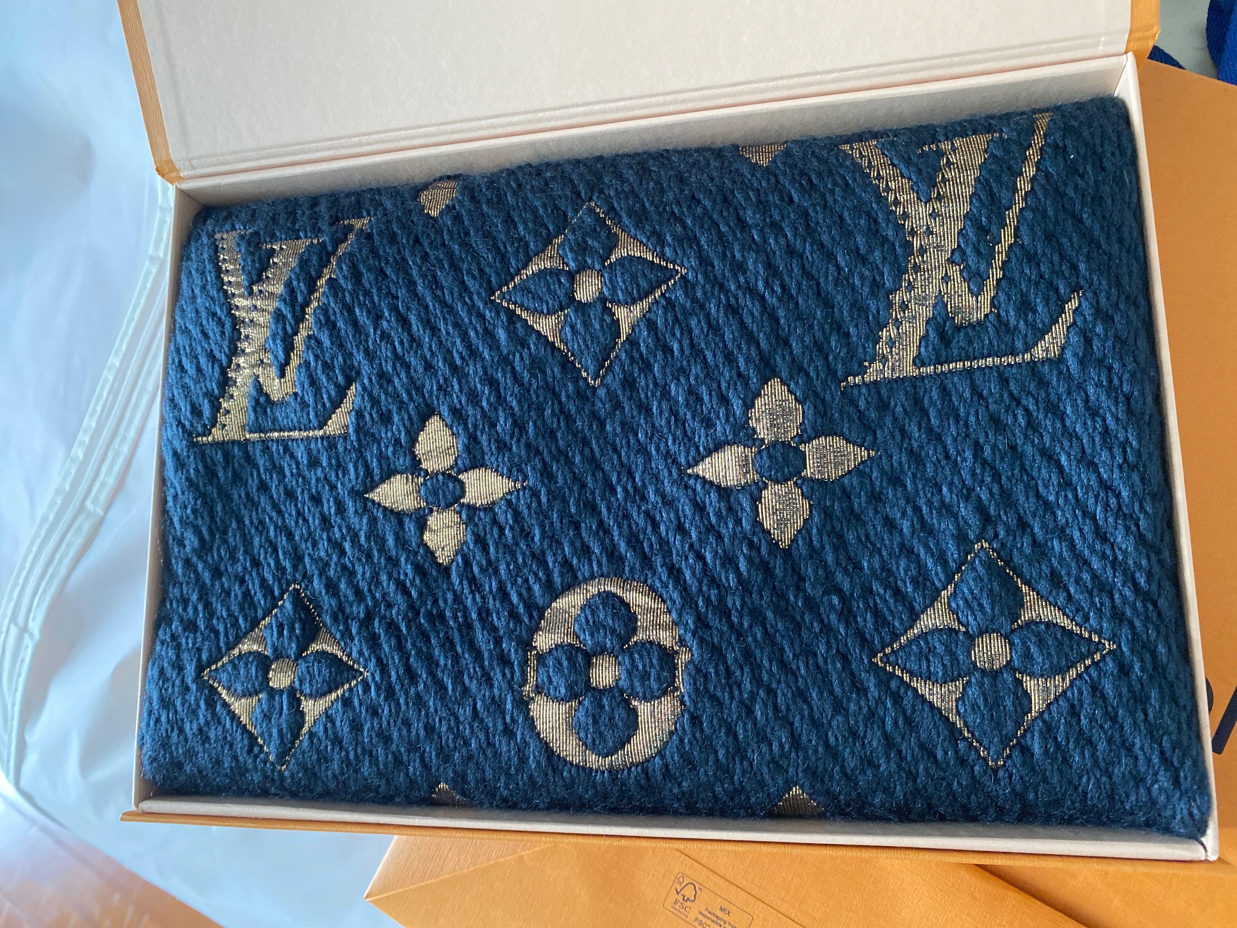 Louis Vuitton Logomania Shine 2018 Scarf - Gold Scarves and Shawls,  Accessories - LOU776776
