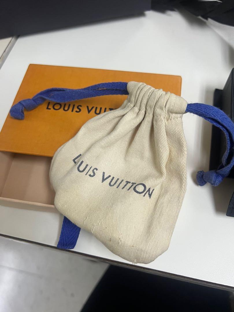Louis Vuitton Louise scarf holder, Luxury, Accessories on Carousell