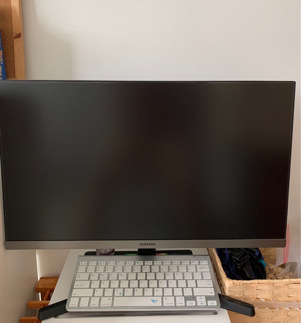 Monitor and keyboard, Computers & Tech, Desktops on Carousell