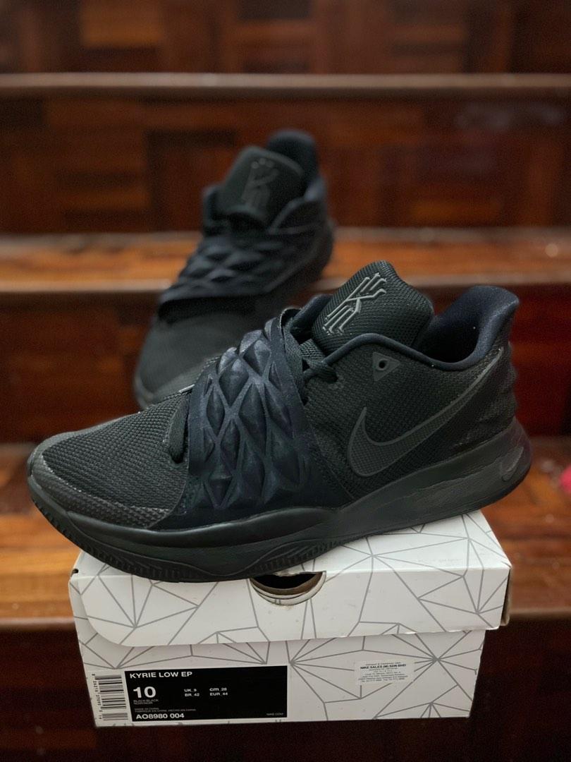 Kyrie low ep triple black top