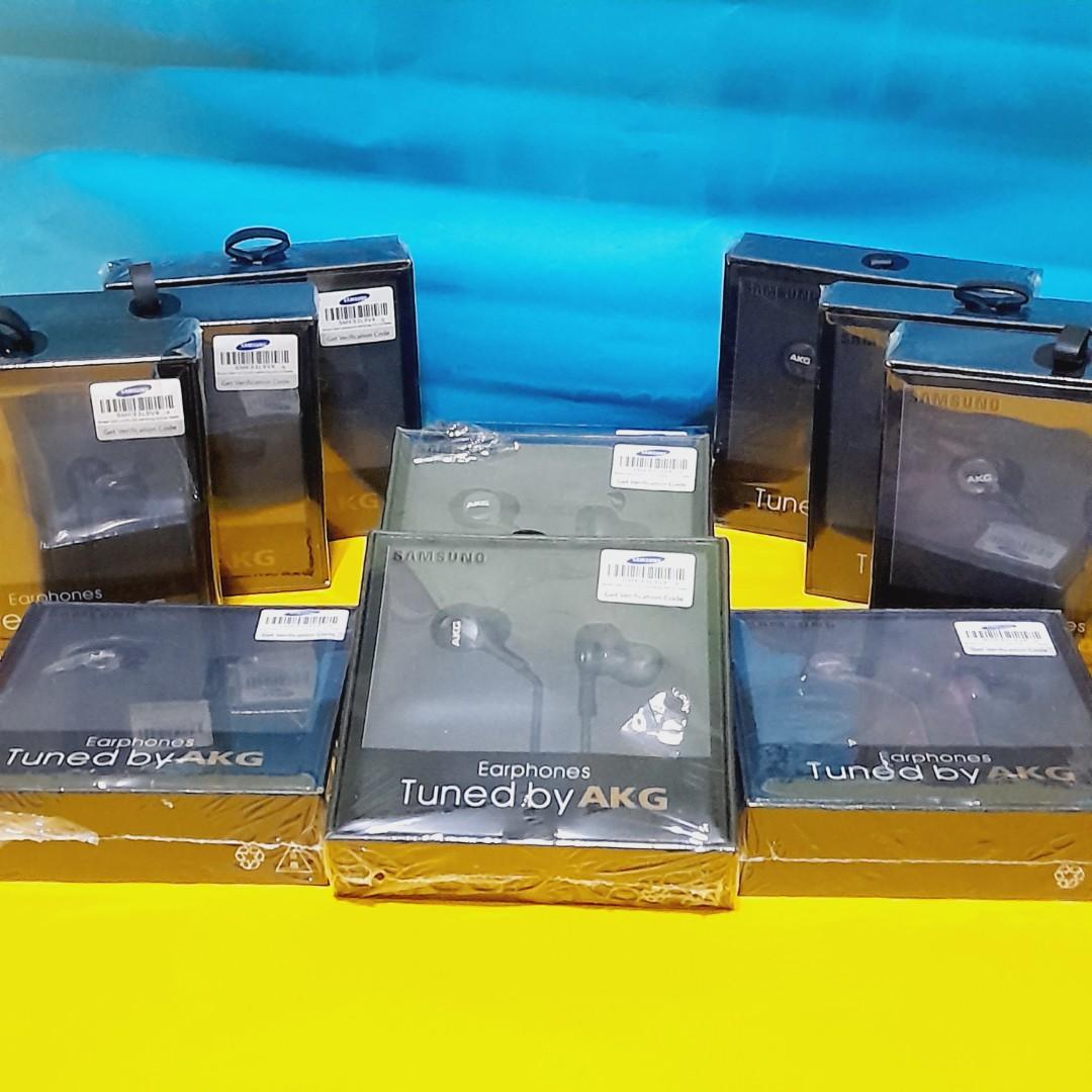 Original Samsung Earphones (Category: Earphones) located in Paranaque City. Submitted by audioaddict0517 (Listing ID 1182609826, Image 3). Description: .