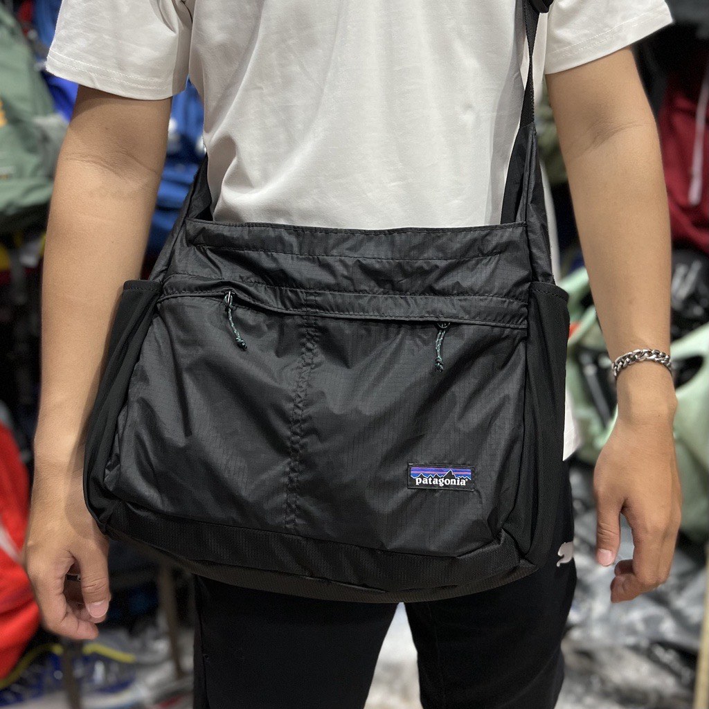 Patagonia courier shop