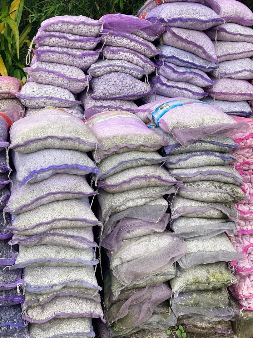 13 Pebbles Pebbles 13kg, Furniture & Home Living, Gardening, Pots & Planters on ...