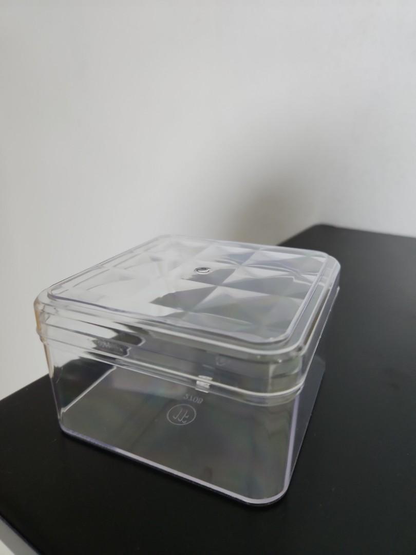 Plastic Container (Category: Storage Boxes & Baskets) located in Singapore. Submitted by blehhhhhhhhhhhhhh (Listing ID 1182599720, Image 1). Description: Can be used for selling cakes/ whatever you wanna do with it:) Left: 31 Buy 10 for $10 Only meet-ups.