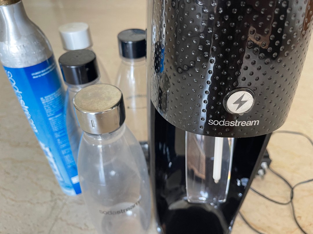 Sodastream One Touch Black bundle, TV & Home Appliances, Kitchen Appliances, Water Purifers