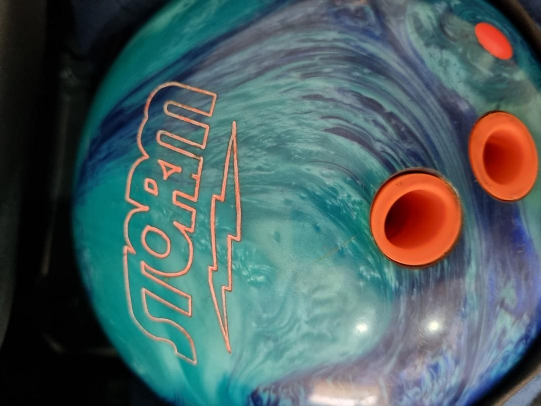 Storm Bowling Ball, Sports Equipment, Sports & Games, Racket & Ball