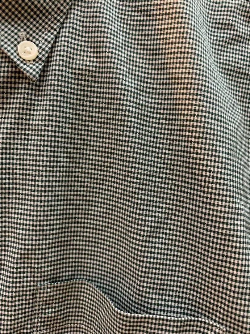 Uniqlo Button down longsleeves shirt (Category: Formal Shirts) located in Paranaque City. Submitted by applemt (Listing ID 1182620685, Image 3). Description: In green gingham pattern. EUC!.