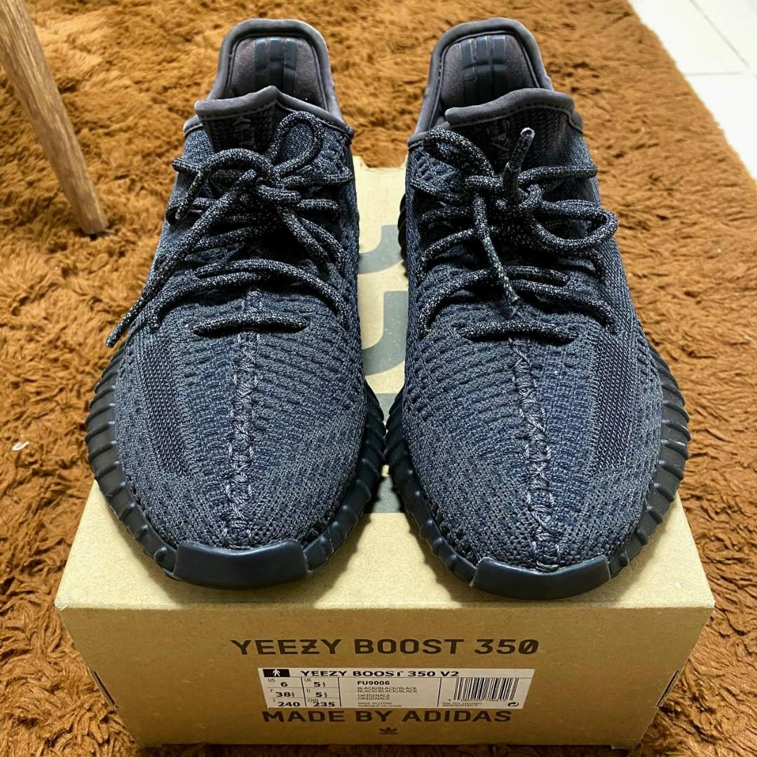 Yeezy 350 Black Static 6 US RARE SIZE (Category: Sneakers) located in Manila. Submitted by _moca01 (Listing ID 1182659973, Image 1). Description: 100% LEGIT Size 6US (Fits 7 t0 7.5 womens) RARE SIZE RARE SIZE No major issues. Just normal signs of usage. With box WHAT YOU SEE IS WHAT YOU GET.