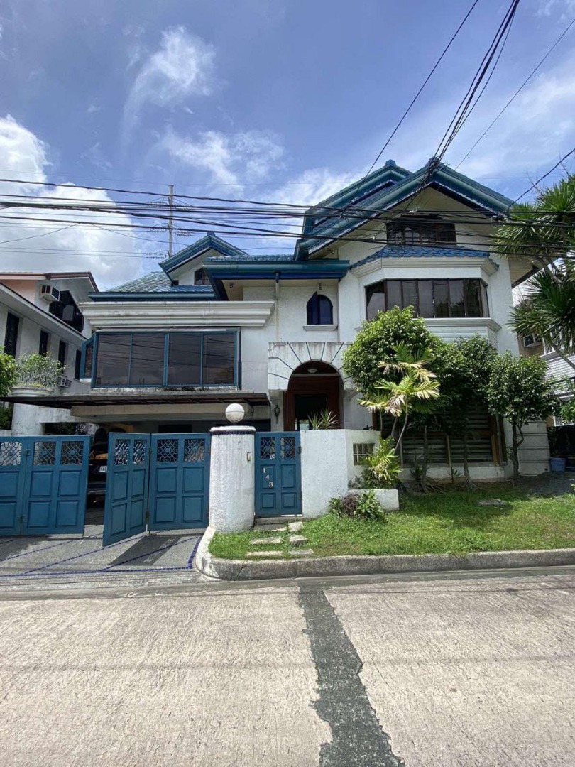 3 Storey House and Lot For Sale in Sampaguita St. Valle Verde 2