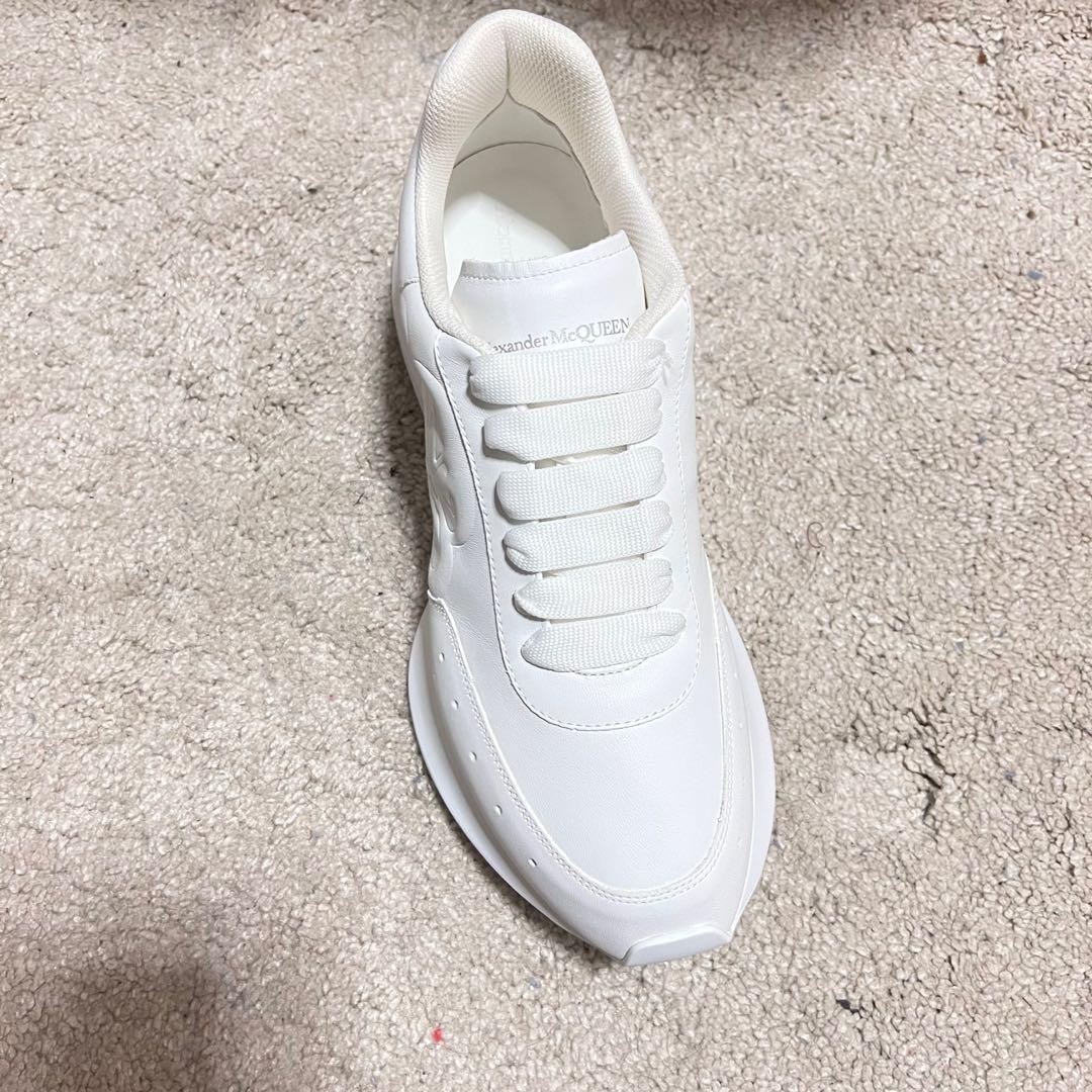 Alexander mcqueen total white store