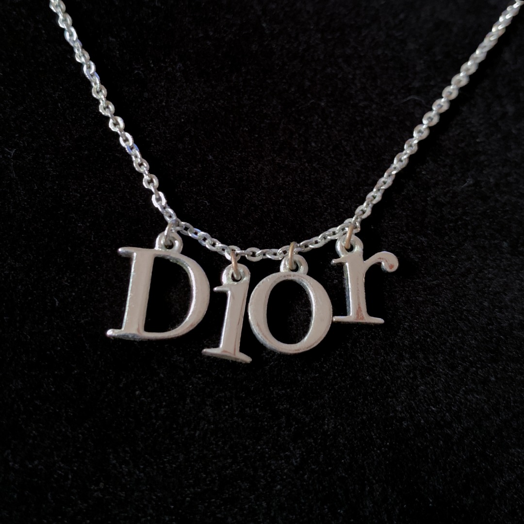 Dior letter necklace silver deals