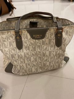 (Category: ) located in . Submitted by lebasi (Listing ID 1187948263, Image 1). Description: .