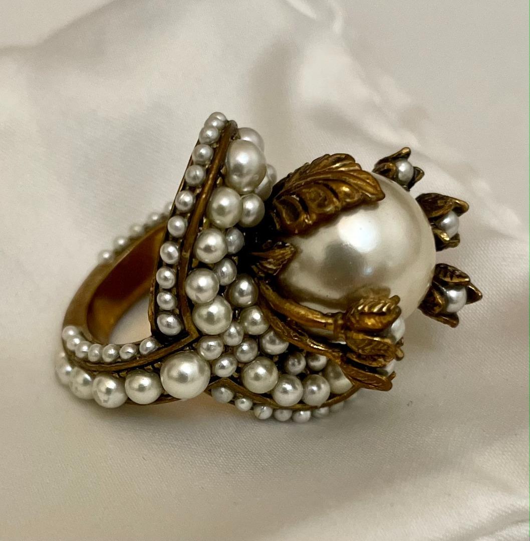 Brand new GUCCI Pearl Flower ring, Women's Fashion, Jewelry & Organisers,  Rings on Carousell